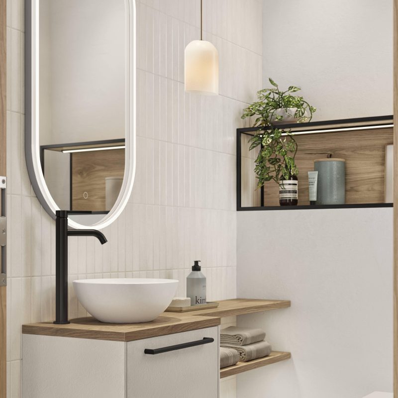 Salle de bain moderne avec vasque blanche, robinet noir, miroir rond, étagères en bois et carrelage beige clair